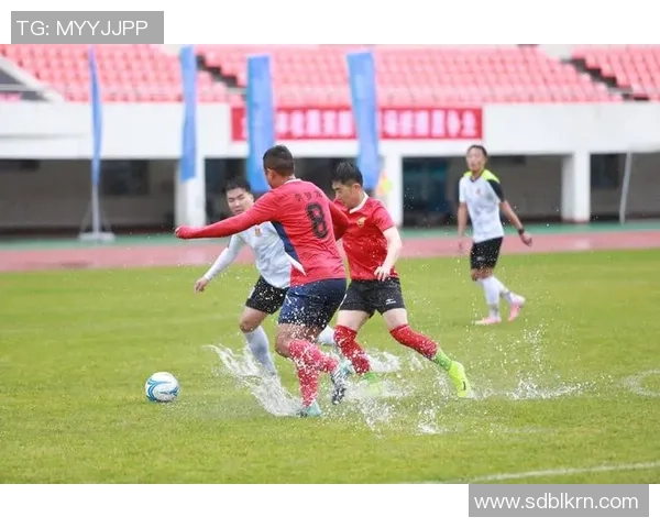 八宿队足球球星团结一心合影留念 展现赛场外友谊与默契 八宿队足球球星团结一心合影留念 展现赛场外友谊与默契