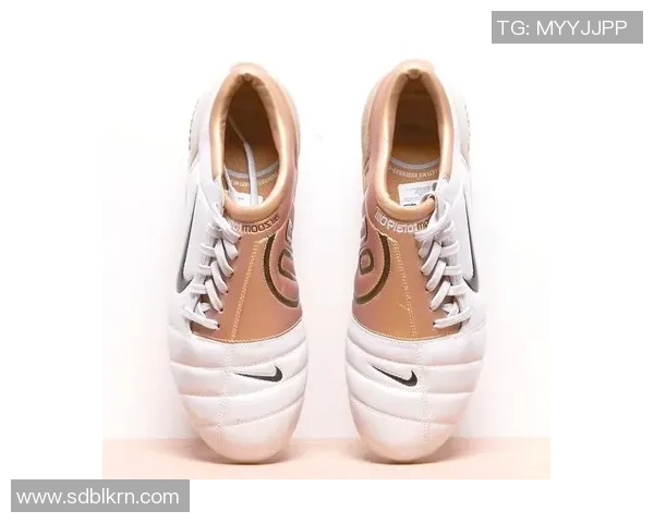 足球明星与球鞋传奇：从脚下到巅峰的运动科技与时尚演变