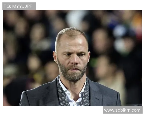 不再参加足球赛的传奇球星们退役后的生活与心路历程